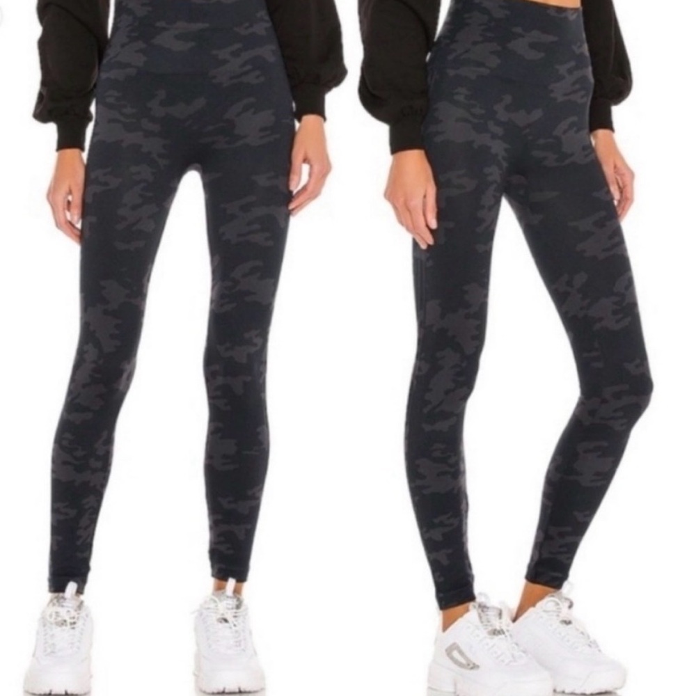 NWT New with Tags Spanx Look At Me Now Black Camo High-Waist Leggings - M
